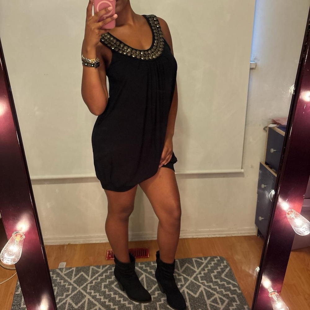 Le chateau Sleeveless Dress